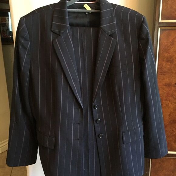 ANTONIO MELANI Pinstripe Pant Suit - Picture 5 of 8